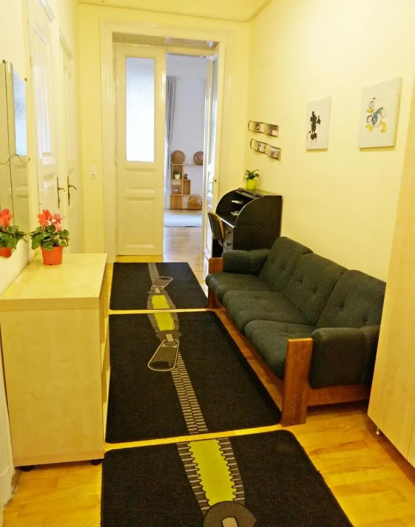 Smile-Inn Budapest 0*,