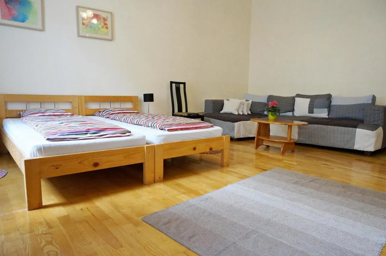 Smile-Inn Budapest 0*,  Magyarország